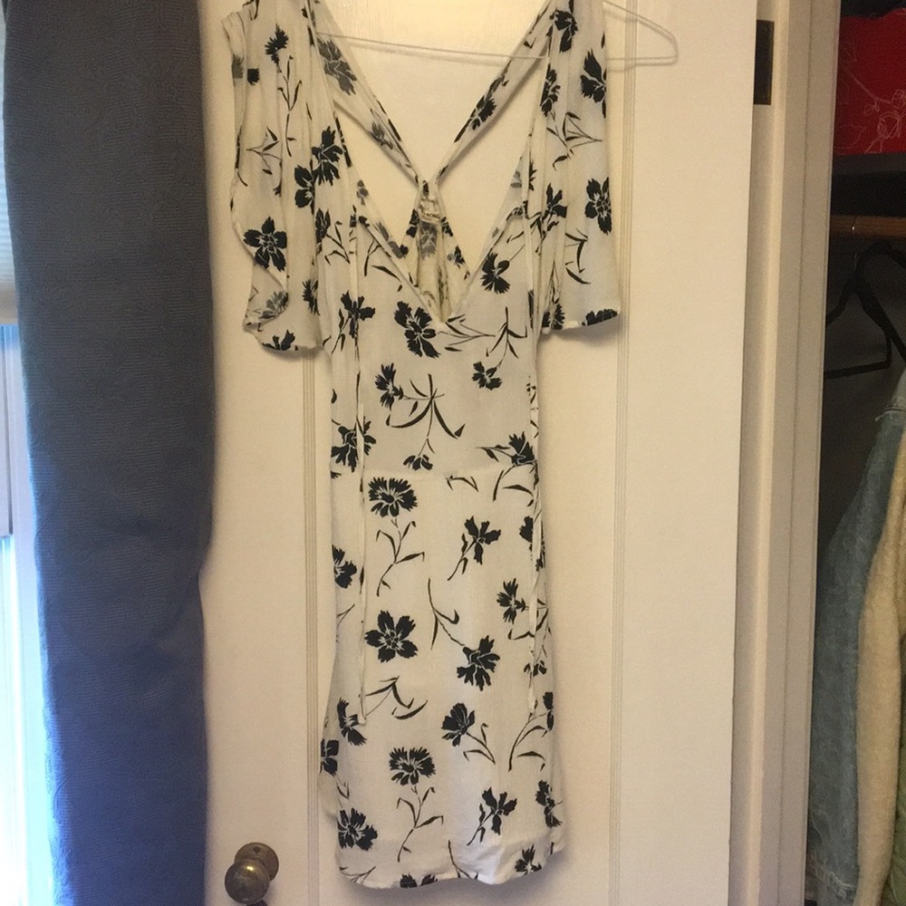 Billabong black and white flowy dress